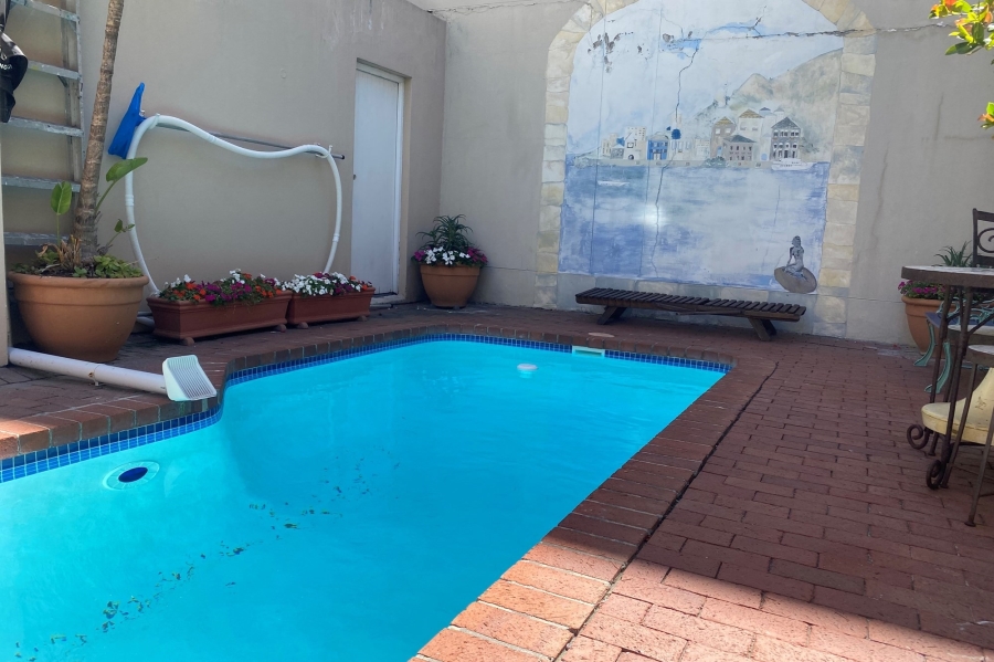 2 Bedroom Property for Sale in Sea Point Western Cape